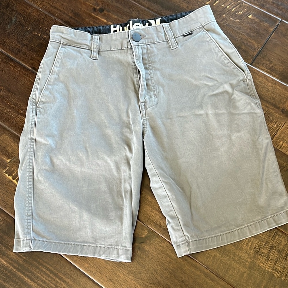 Young men’s shorts. HURLEY.